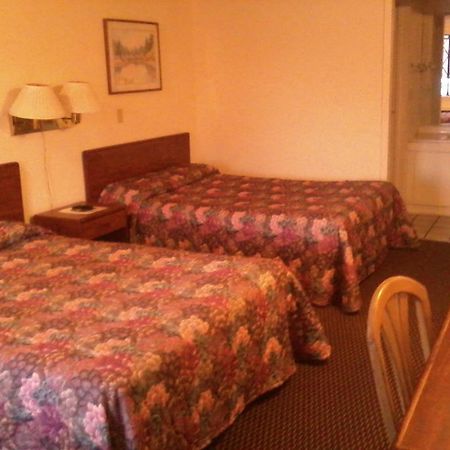 Westwoods Inn & Suites Woodhaven 外观 照片