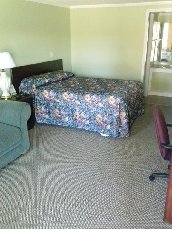 Westwoods Inn & Suites Woodhaven 外观 照片