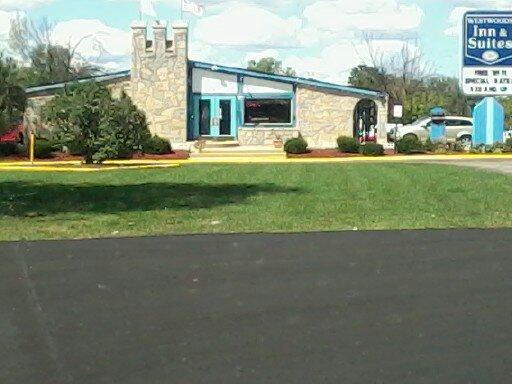 Westwoods Inn & Suites Woodhaven 外观 照片