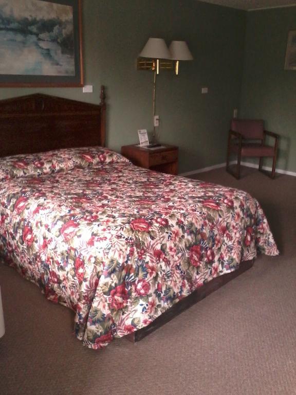 Westwoods Inn & Suites Woodhaven 外观 照片