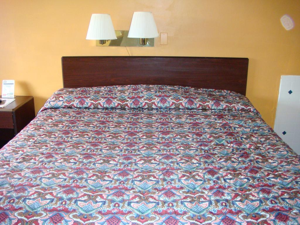 Westwoods Inn & Suites Woodhaven 外观 照片