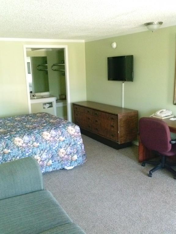 Westwoods Inn & Suites Woodhaven 外观 照片