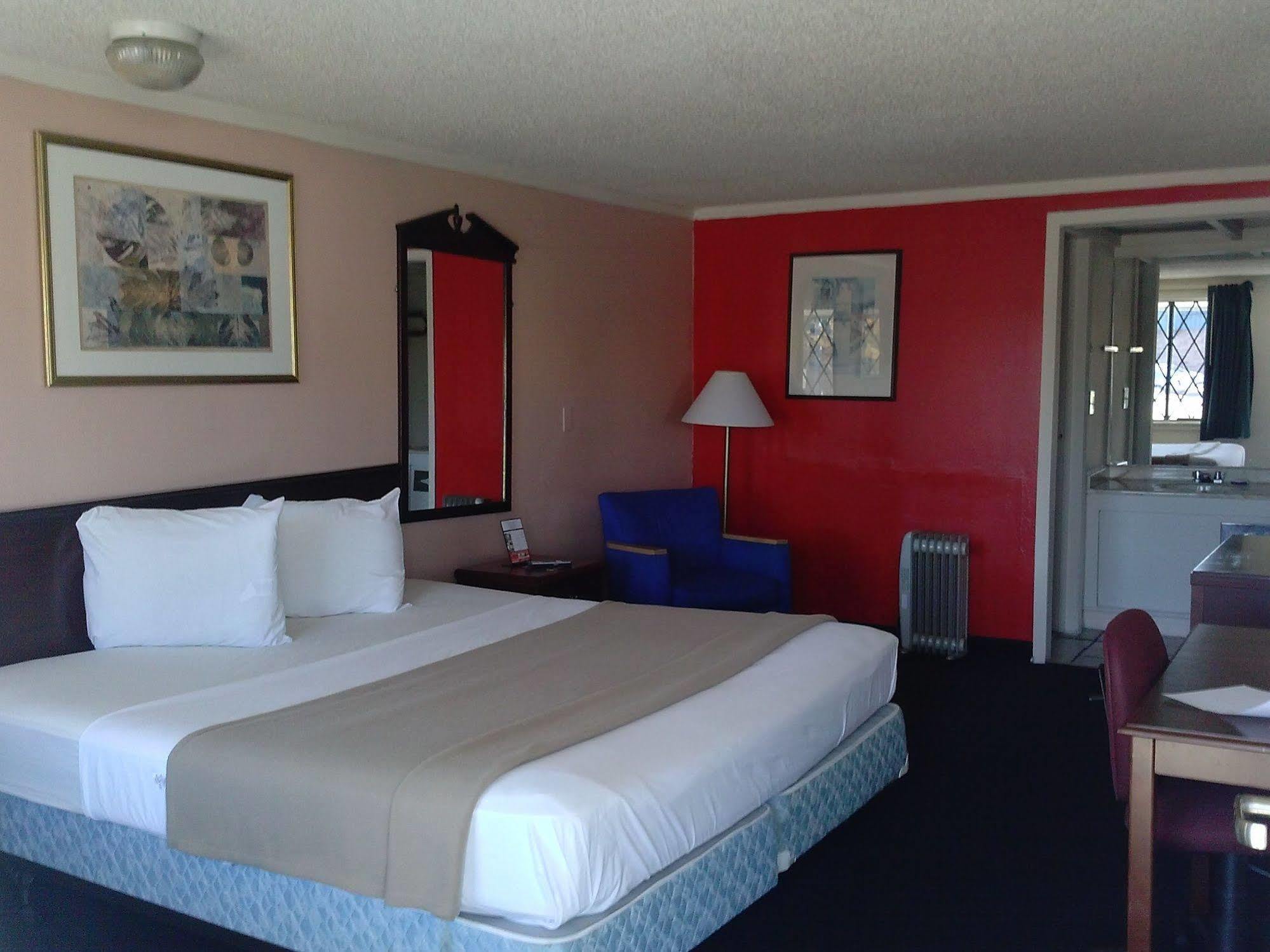 Westwoods Inn & Suites Woodhaven 外观 照片