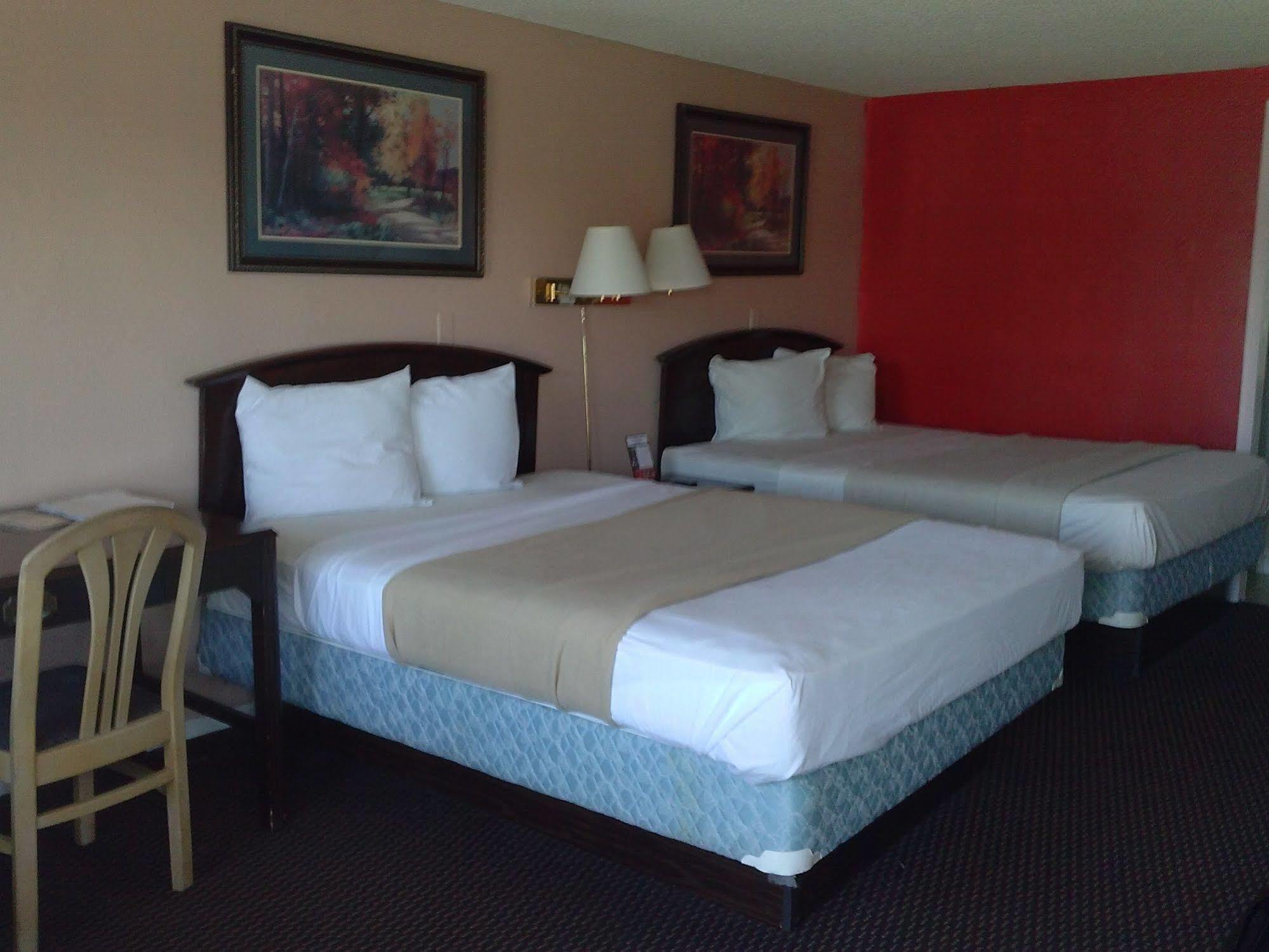 Westwoods Inn & Suites Woodhaven 外观 照片