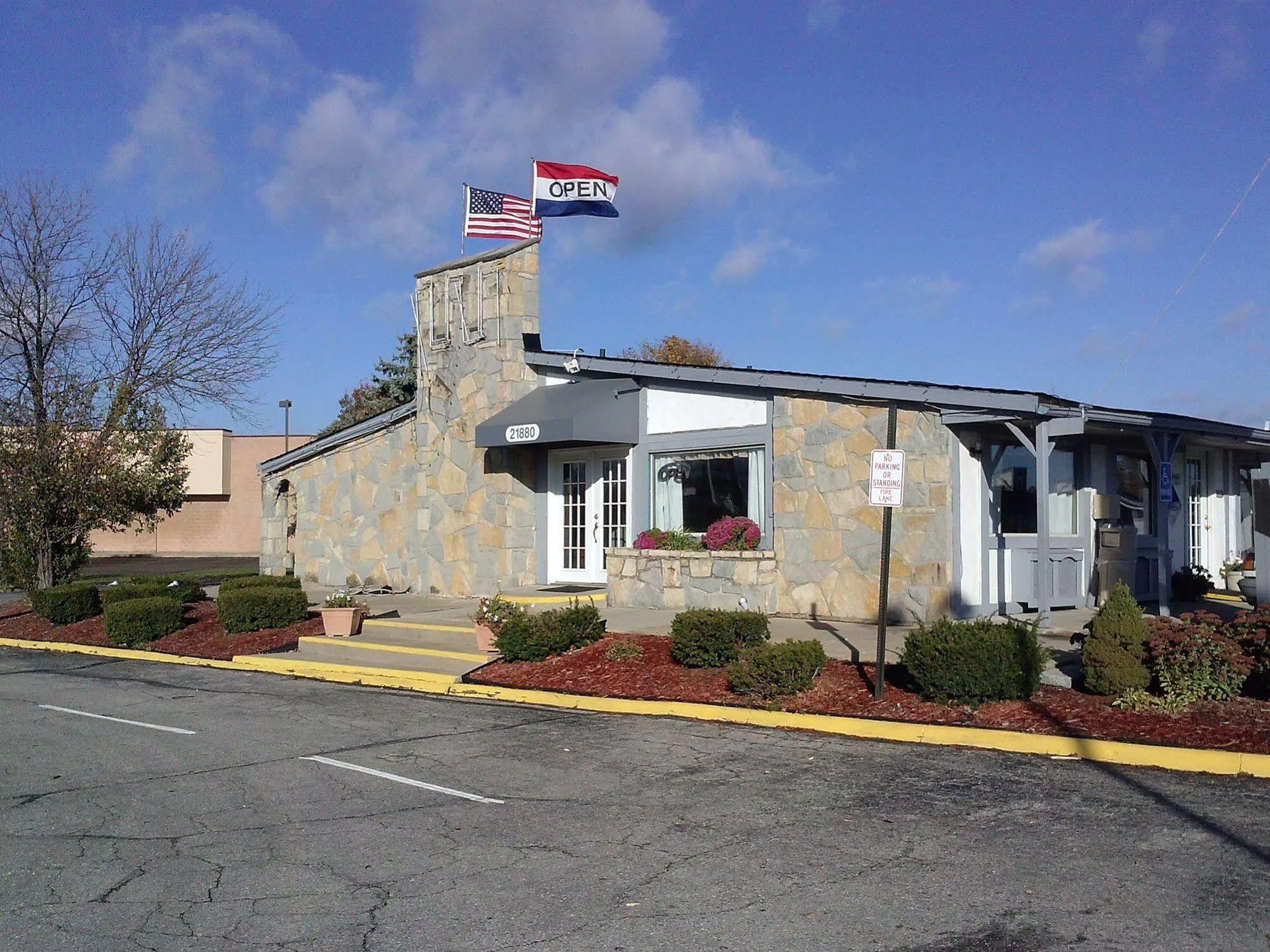 Westwoods Inn & Suites Woodhaven 外观 照片
