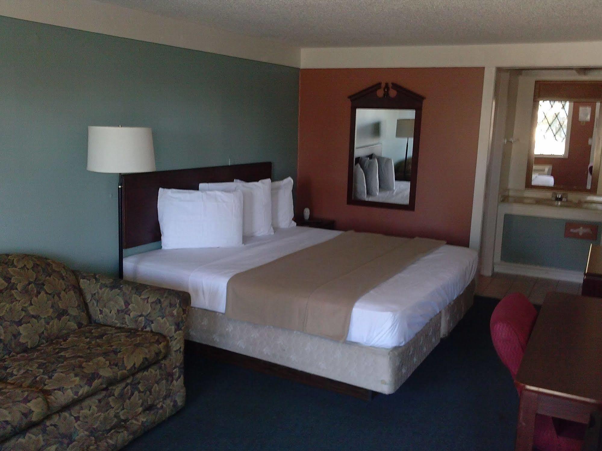Westwoods Inn & Suites Woodhaven 外观 照片
