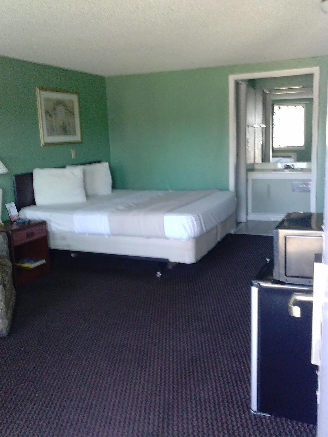 Westwoods Inn & Suites Woodhaven 外观 照片