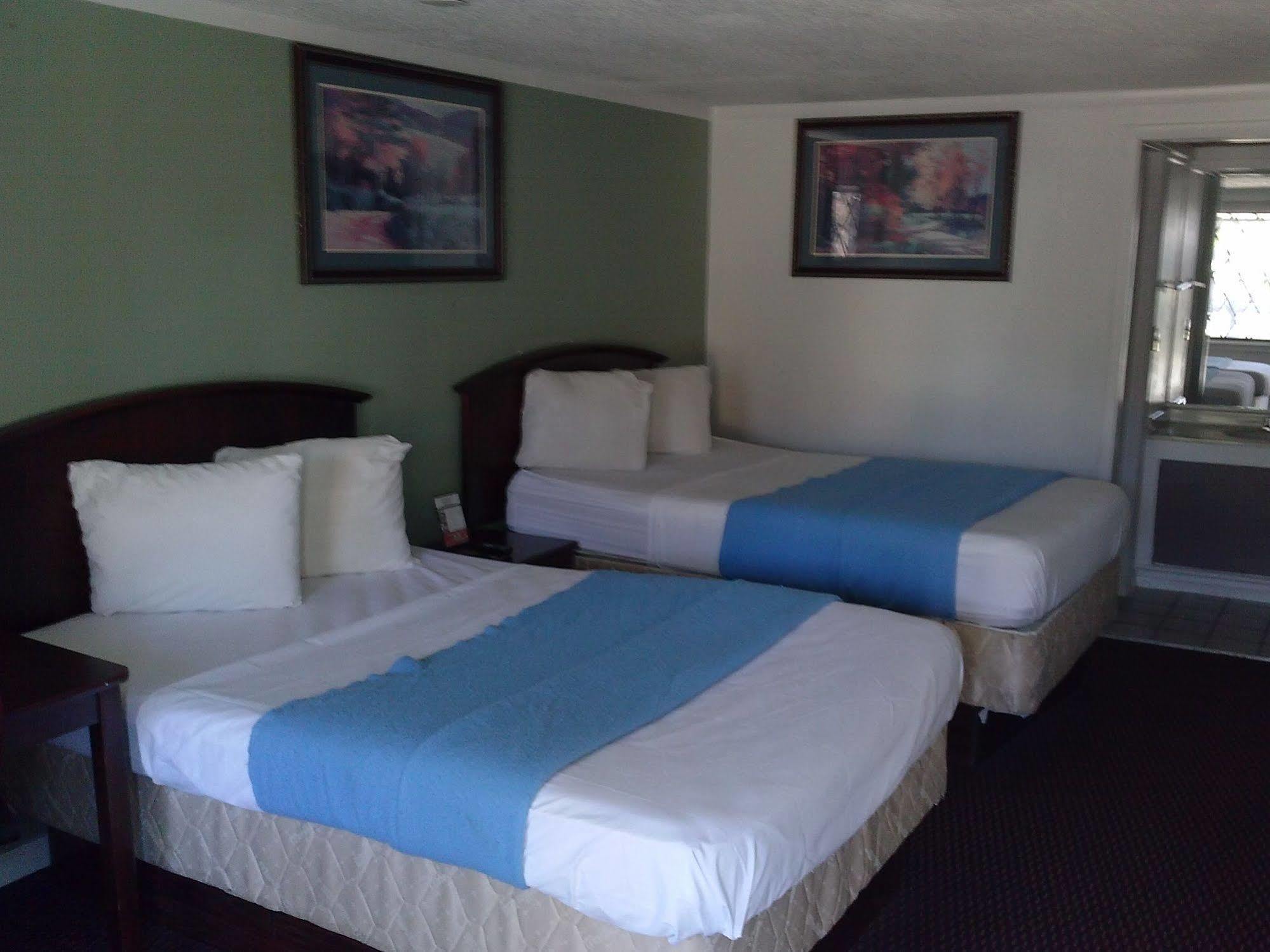 Westwoods Inn & Suites Woodhaven 外观 照片
